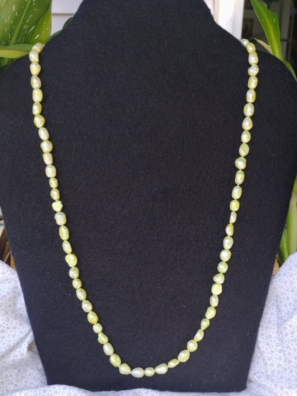 Yellow/Green freshwater pearl strand.
